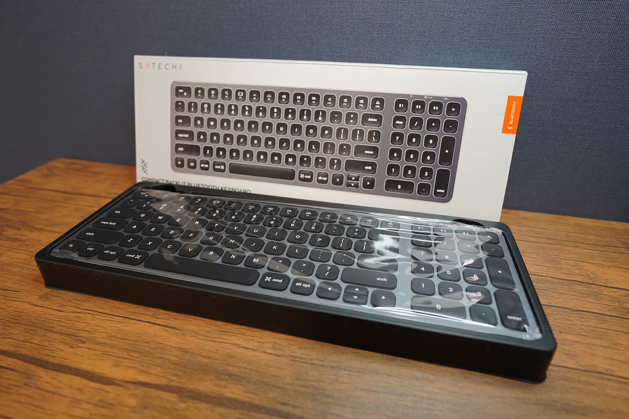 Satechi Compact Backlit Bluetooth Keyboard（サテチ コンパクト バックライト ワイヤレス キーボード）ST-ACBKM