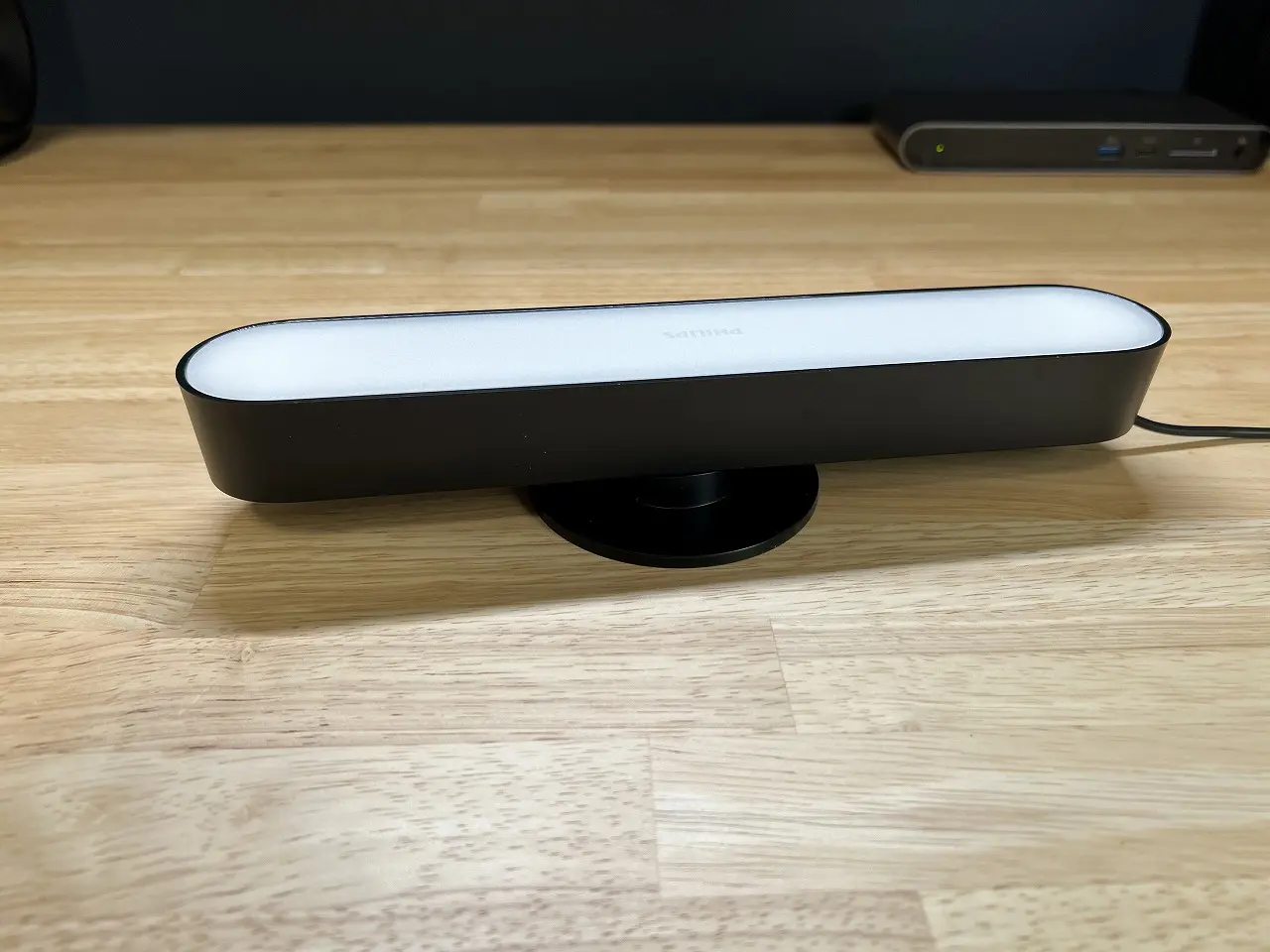 デスクまわりが劇的変化「PHILIPS Hue Play ライトバー」でオシャレな