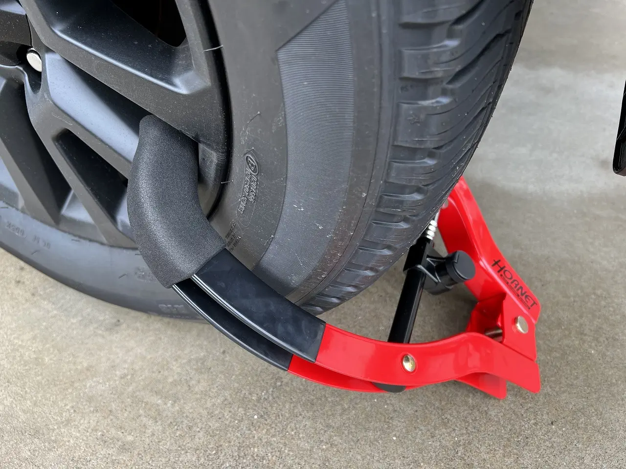 ランクル/プラドの盗難対策にHORNET タイヤロック LT-50Rは効く？取付