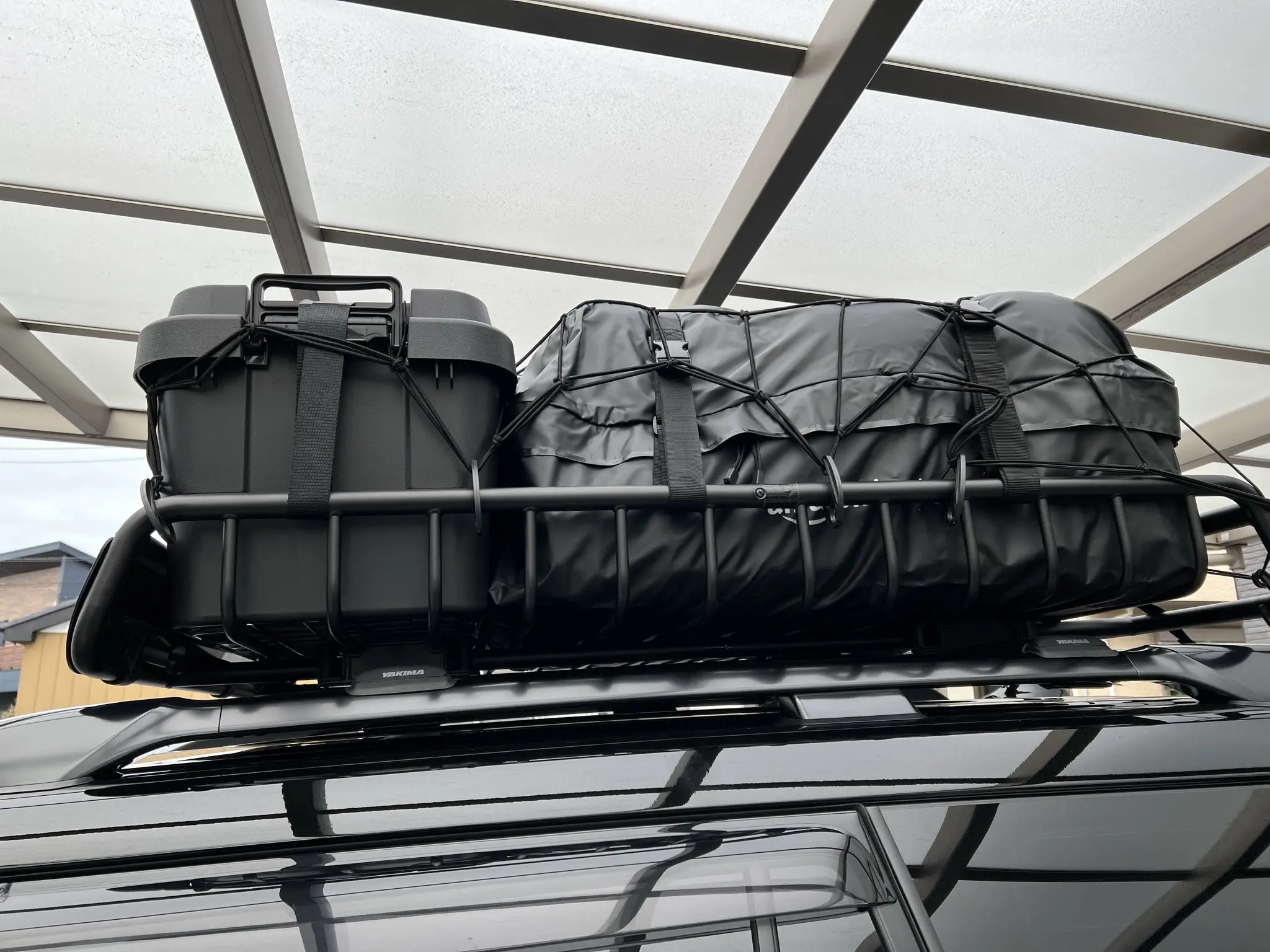 ルーフラックの積載には「Amazonベーシックのルーフトップカーゴバッグ