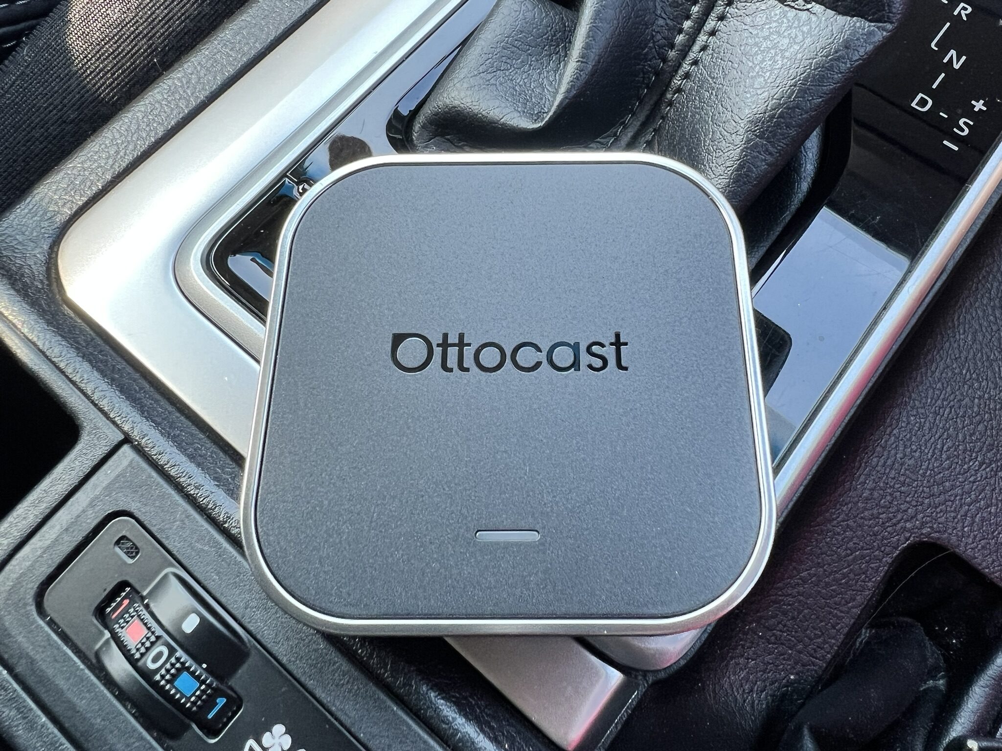 OTTOAIBOX E2実機検証：プラドへの取り付け