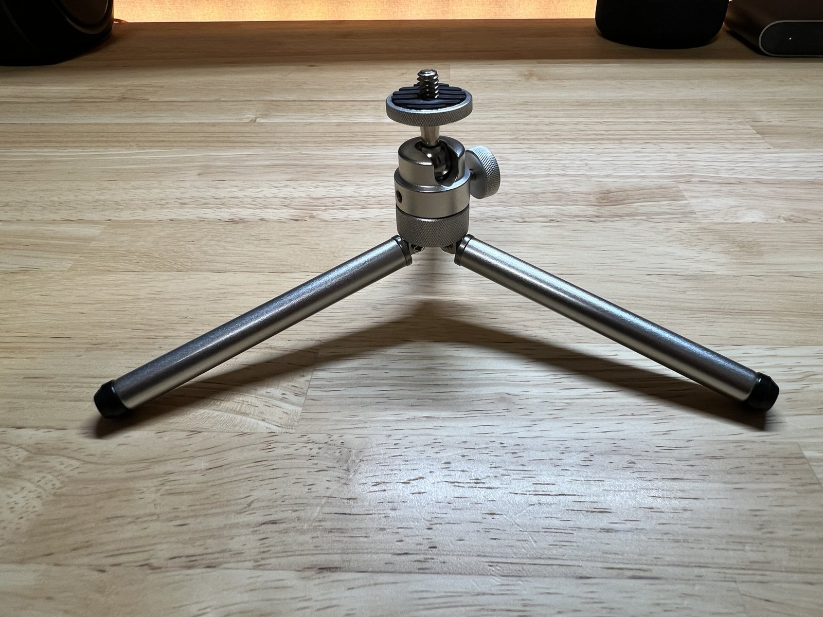 脚を大きく開いて低くした Minipod38