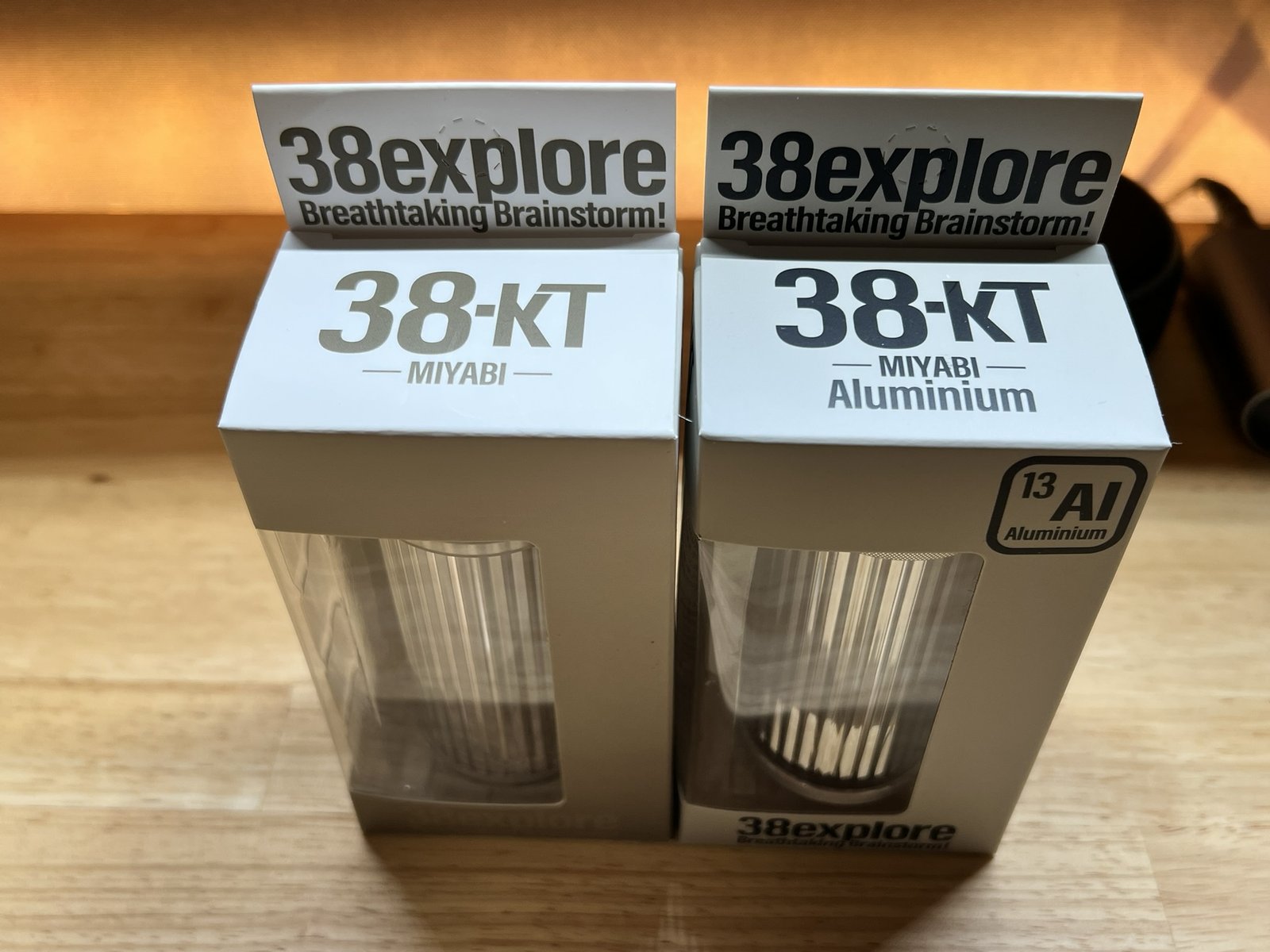 38-kT MIYABI と 38-kT MIYABI Aluminium のパッケージを並べたところ