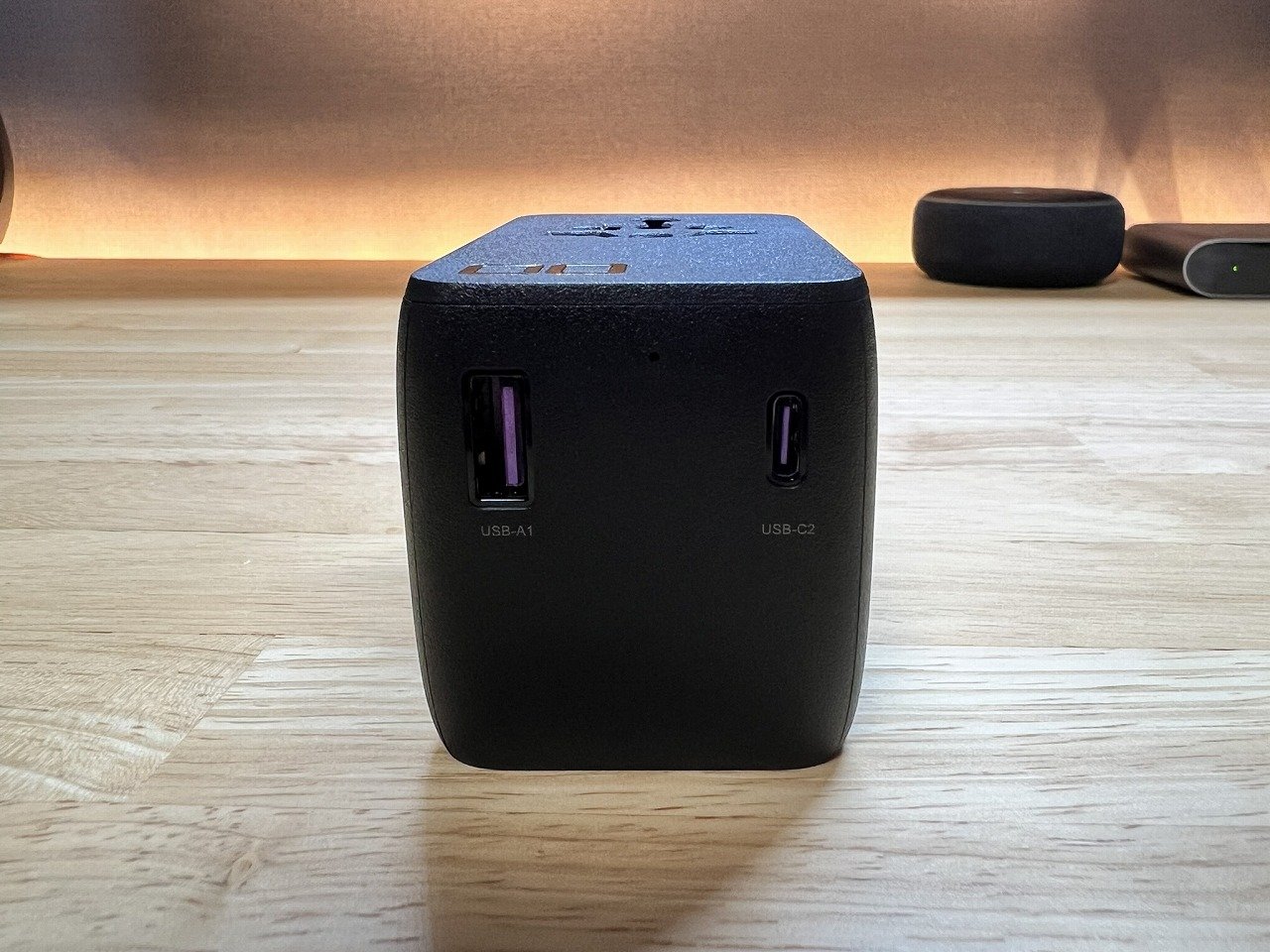 本体底面のUSB-AポートとUSB-Cポート