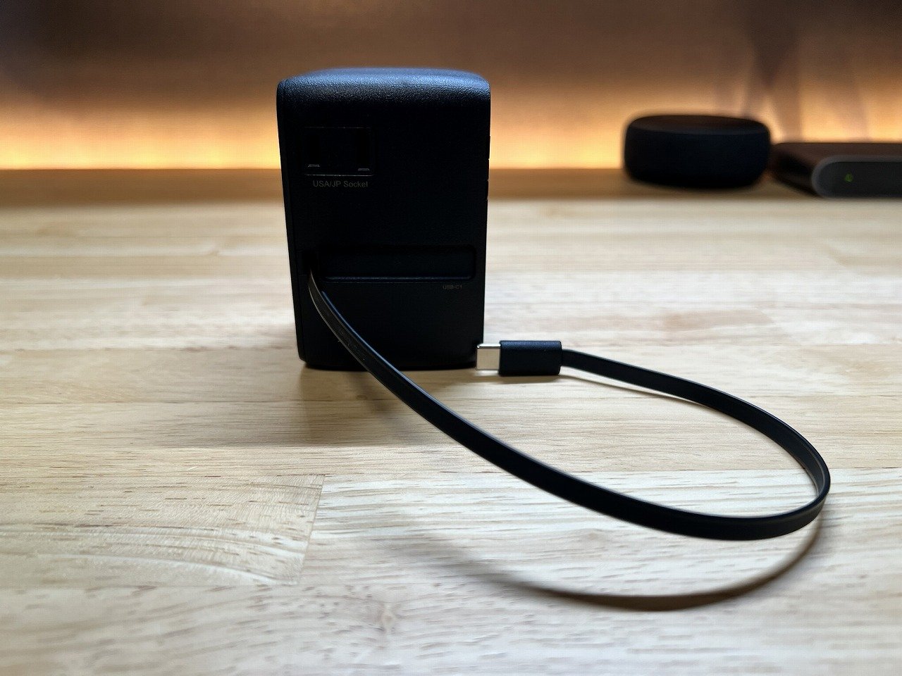 内蔵USB-Cケーブルを引き出した状態