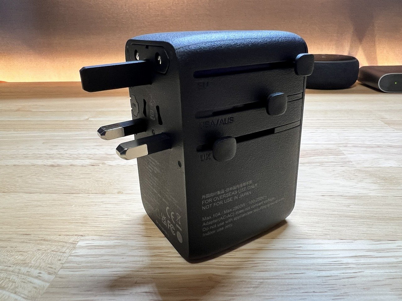 UKプラグを出した状態のPolaris CUBE TRAVEL