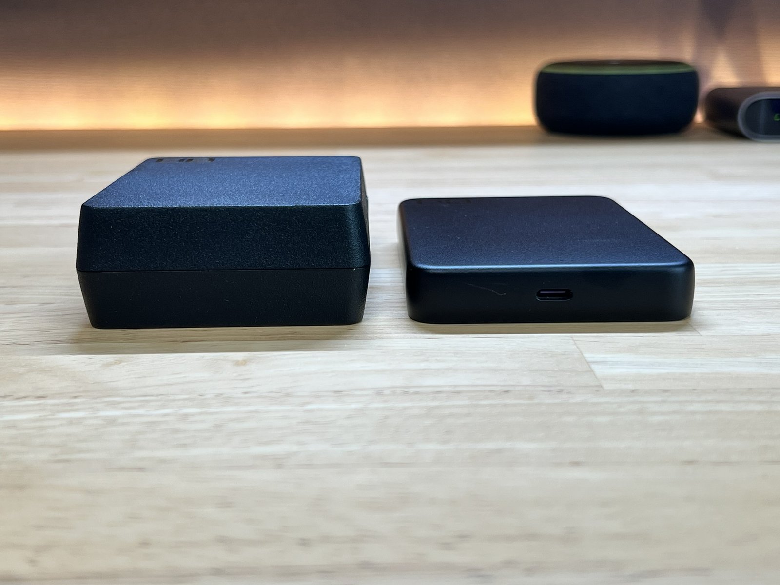 TRIO 35W SS(左)とSLIMⅡ(右)の厚み比較