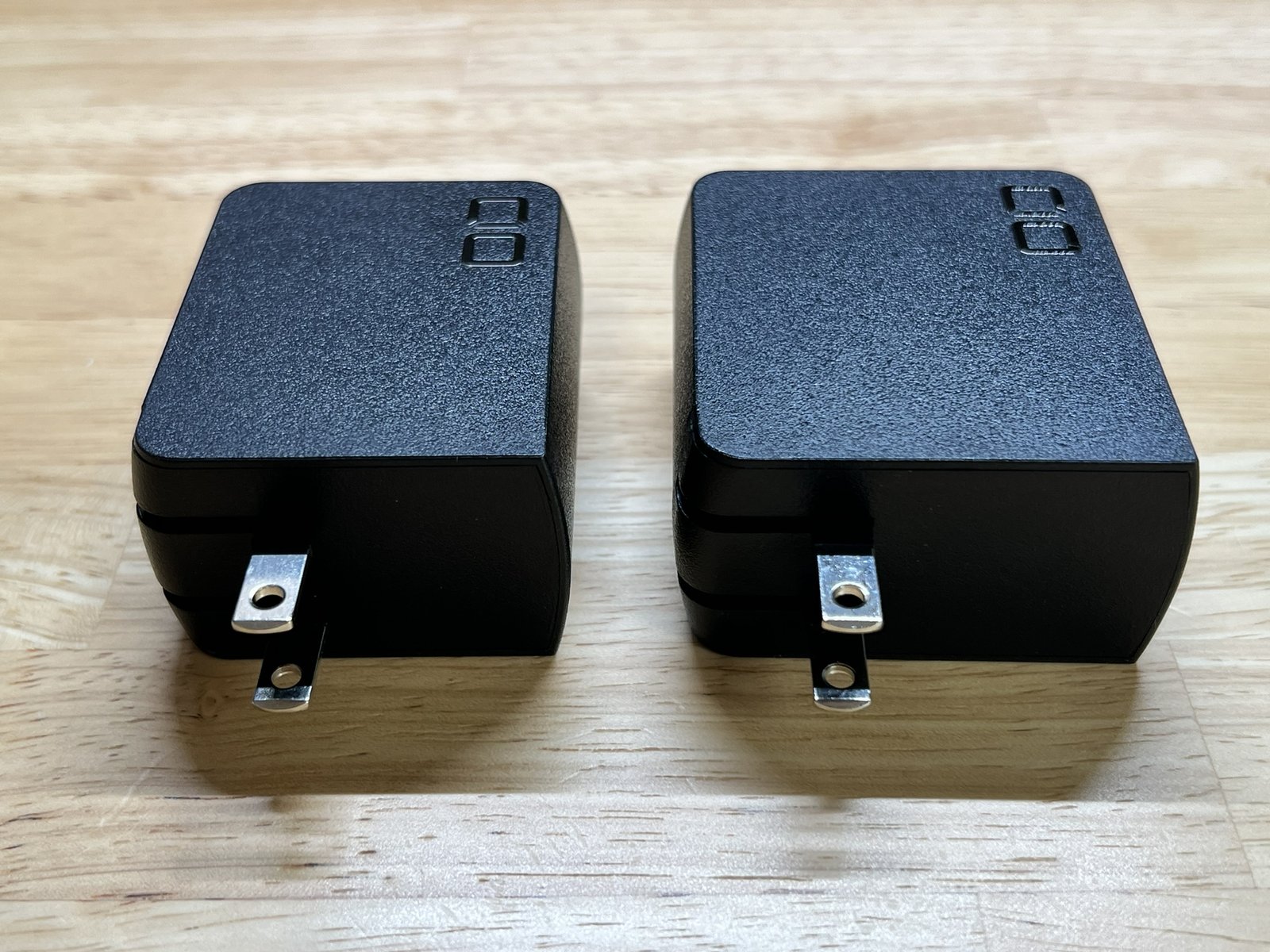 DUOⅡ(左)とTRIOⅡ(右)のプラグ面比較