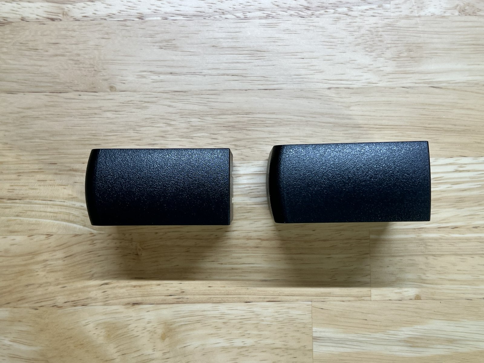 DUOⅡ(左)とTRIOⅡ(右)の厚み比較