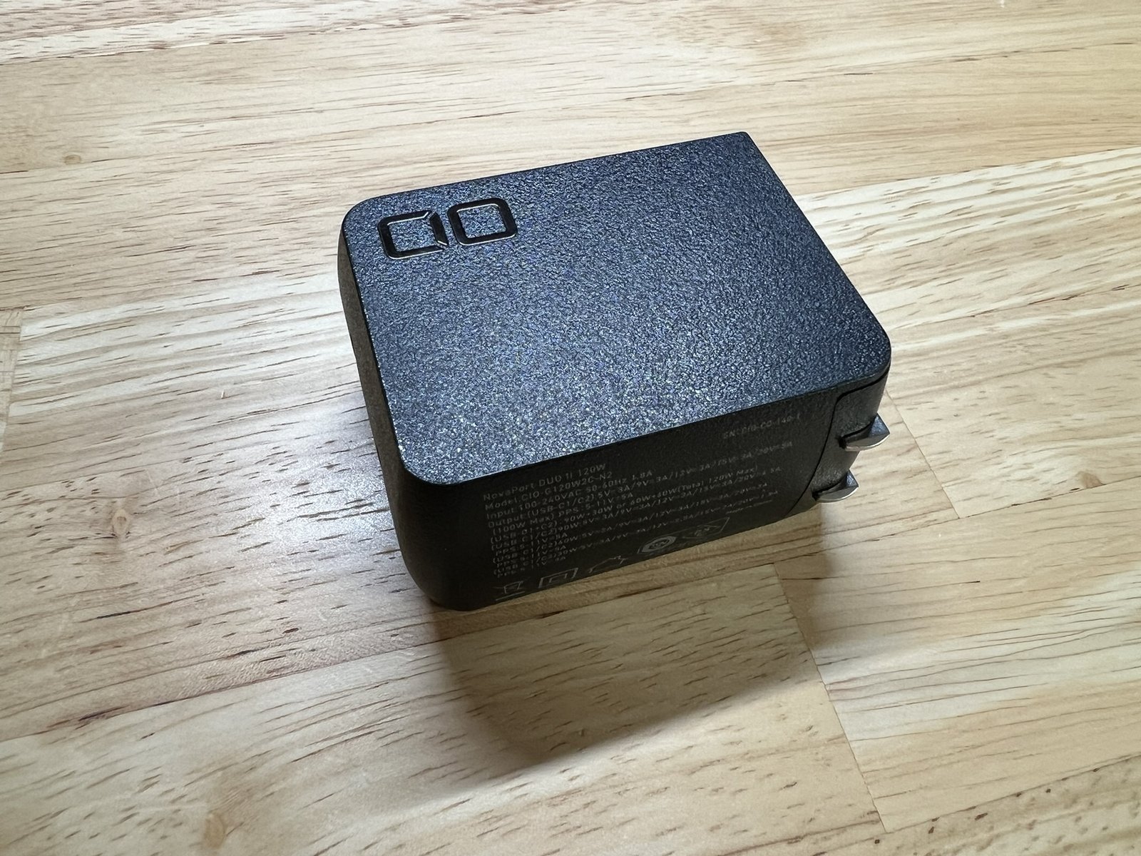 NovaPort DUOⅡ 本体。マットでざらっとした質感