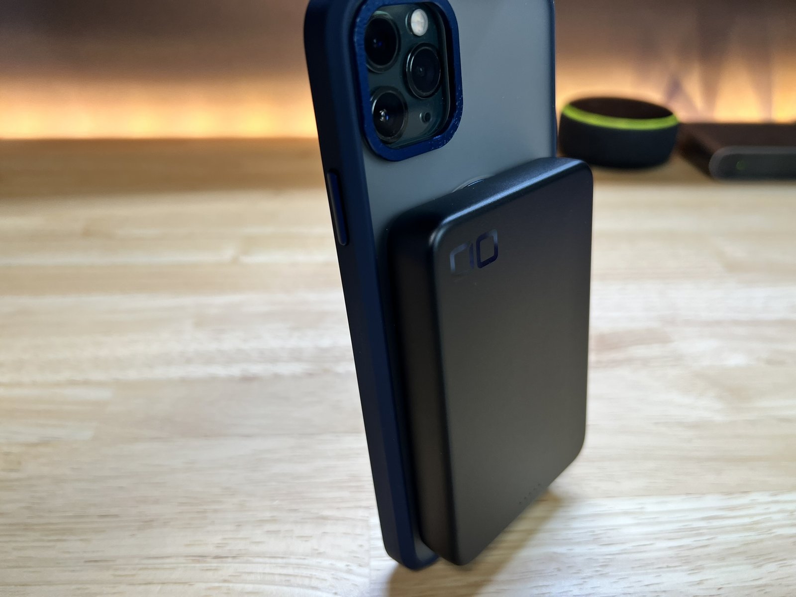 iPhoneを立てても落ちないSMARTCOBY SLIMⅡ