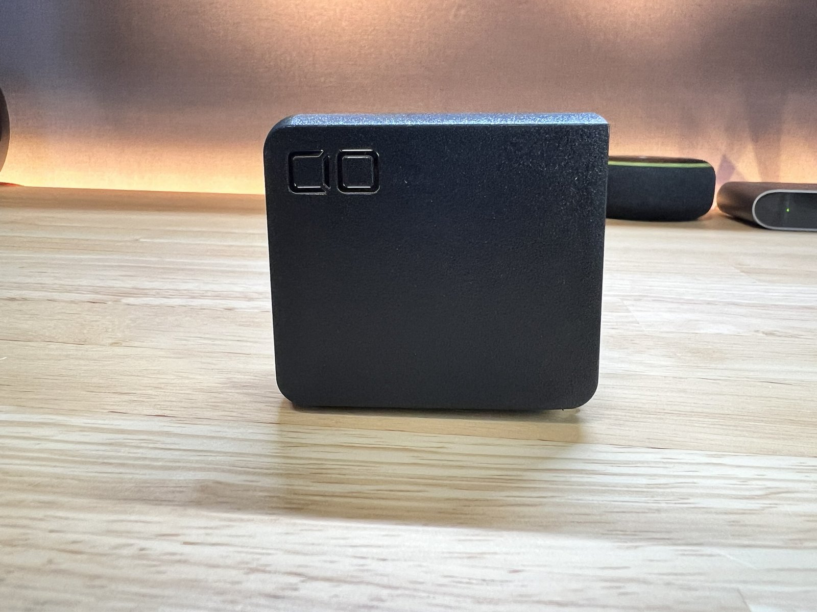 NovaPort TRIOⅡ 140W 3C 本体。天面にCIOロゴ