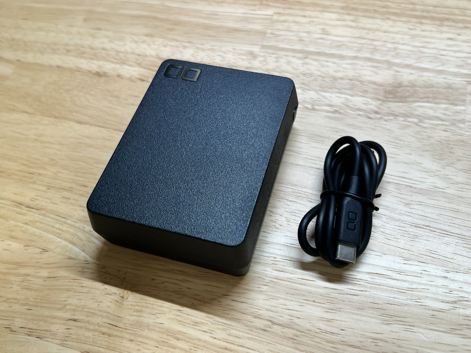 SMARTCOBY TRIO 35W SSを斜めから。エンボス加工の表面