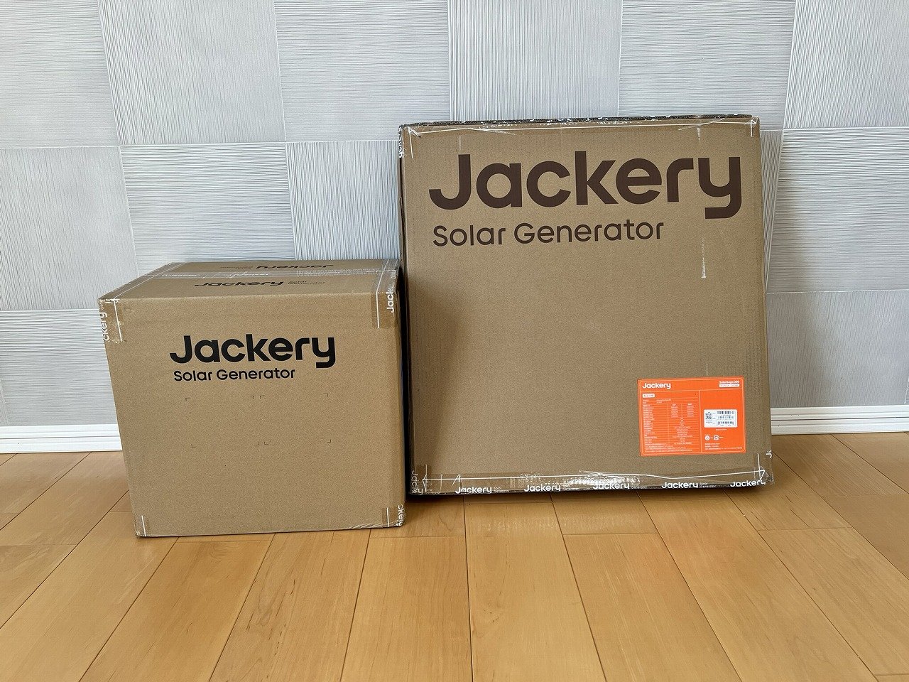 Jackery ポータブル電源 2000 New(V2)とSolarSaga 200の配送箱