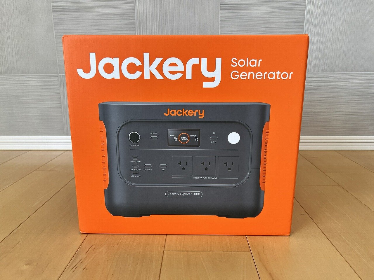 Jackery ポータブル電源 2000 Newの化粧箱(正面)