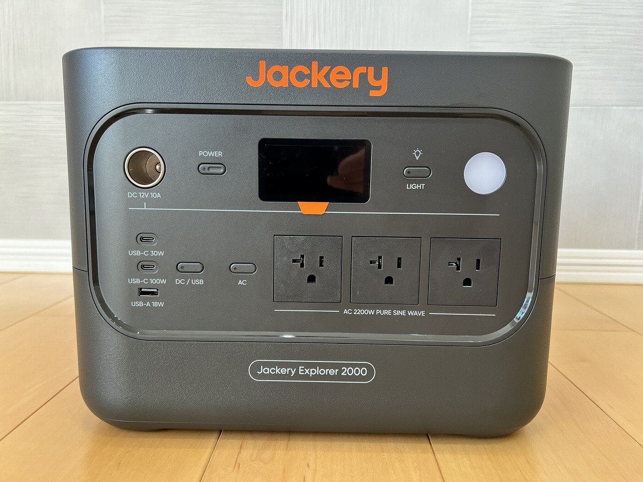 Jackery ポータブル電源 2000 New(V2)の正面