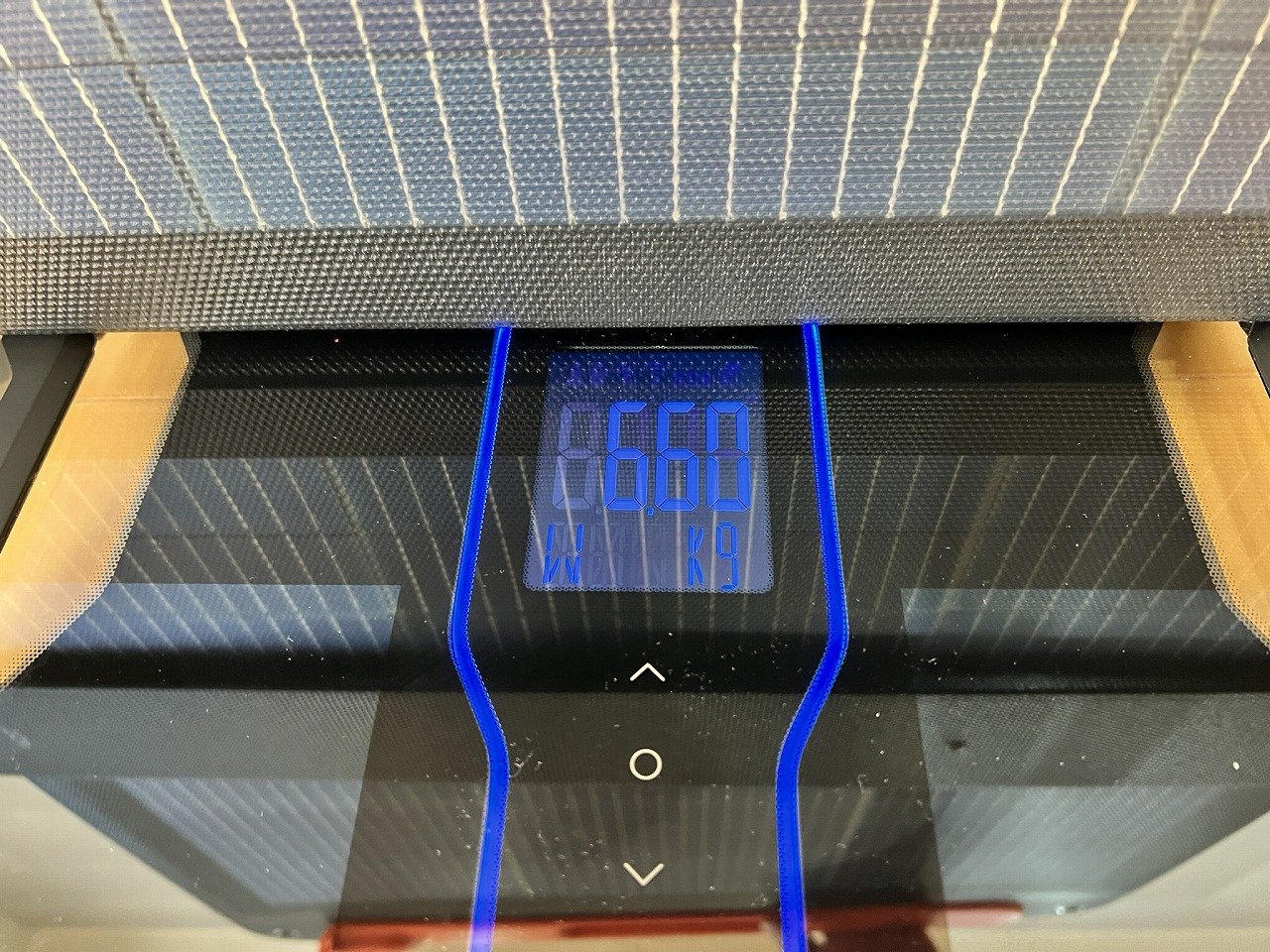 SolarSaga 200を体重計に載せた表示 6.60kg