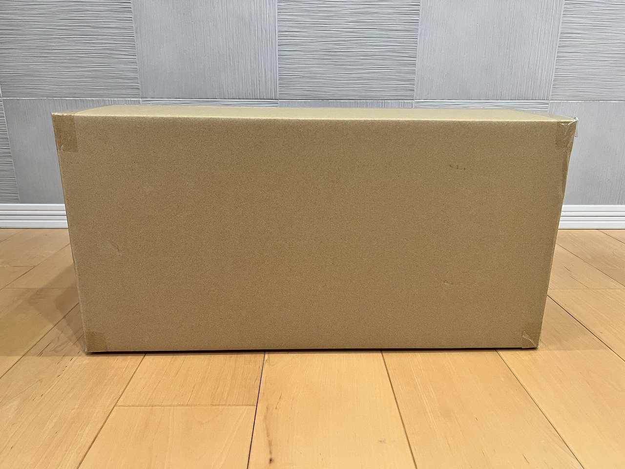WAQ Relaxing CampMat PLUS が届いた段ボール箱