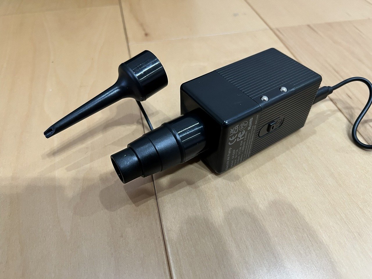 電動エアポンプにノズルを取り付けたところ